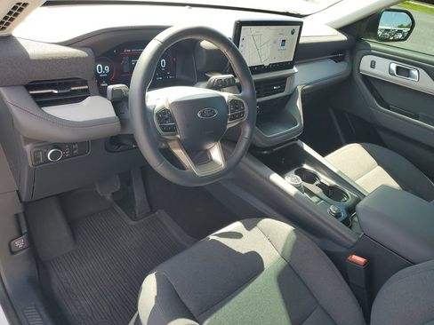 Used 2025 Ford Explorer Active AWD/4WD image 6