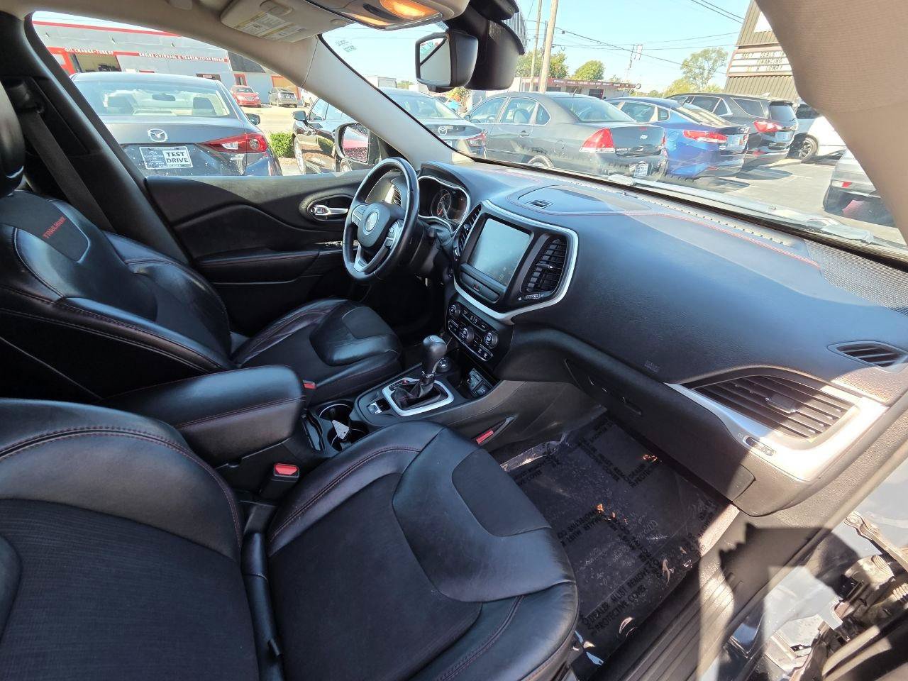 Used 2016 Jeep Cherokee Trailhawk w/ Comfort/Convenience Group AWD/4WD image 18
