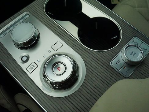 New 2025 Genesis GV80 3.5T Prestige image 10