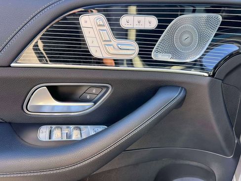 Used 2024 Mercedes-Benz GLS 580 4MATIC image 17