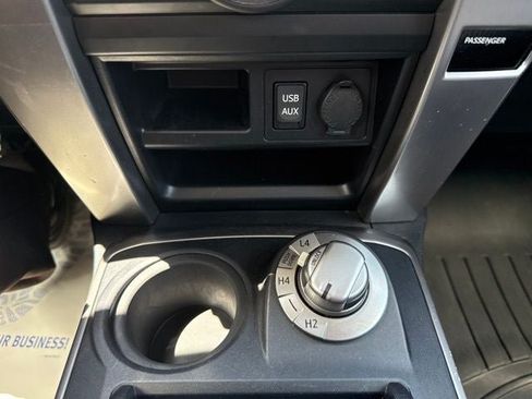 Used 2018 Toyota 4Runner SR5 AWD/4WD image 31
