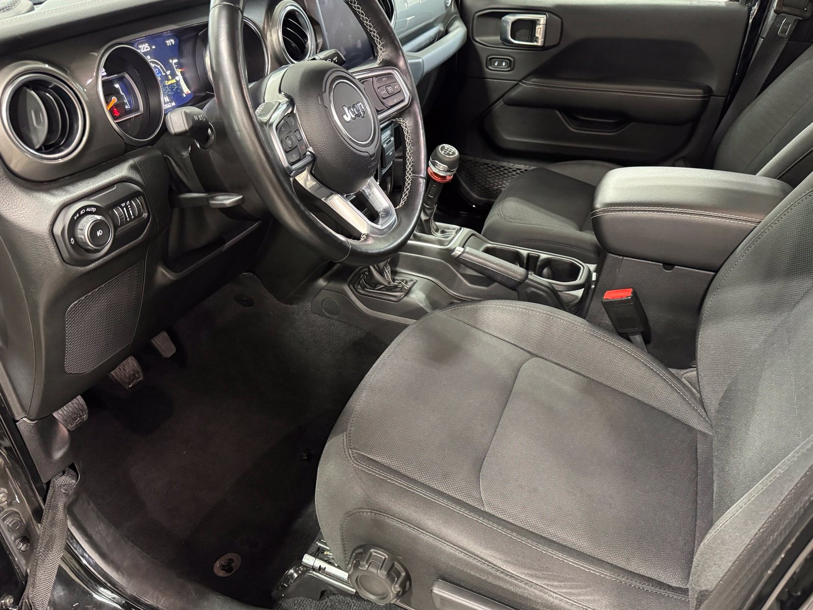 Used 2021 Jeep Wrangler Unlimited Sahara w/ Uconnect 4C Nav & Sound Group AWD/4WD image 16