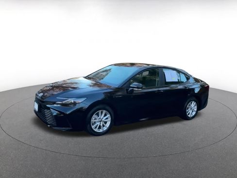 Used 2025 Toyota Camry LE image 9