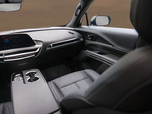 Certified 2025 Cadillac Lyriq Luxury w/ LPO, Floor Liner Package AWD/4WD image 26