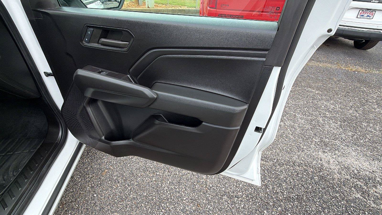 Used 2024 Chevrolet Colorado W/T RWD image 18