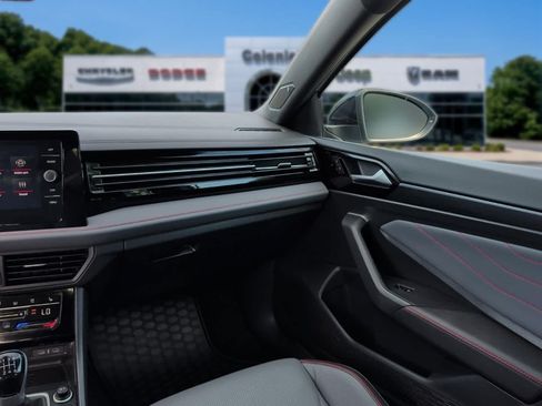 Used 2025 Volkswagen Jetta GLI Autobahn FWD image 31