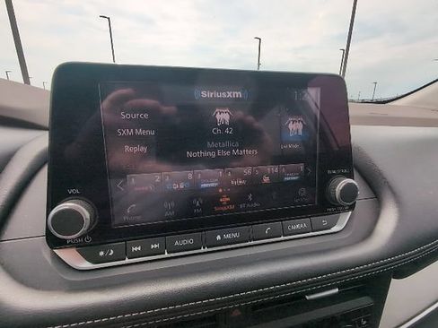 Used 2023 Nissan Rogue SV w/ SV Premium B Package FWD image 16
