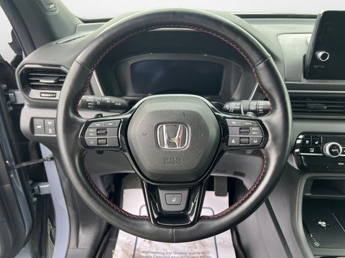 Used 2025 Honda Pilot Black Edition image 10
