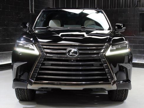 Used 2019 Lexus LX 570 4WD w/ Inspiration Series image 5