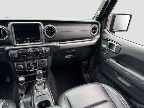 Used 2022 Jeep Wrangler Unlimited Sahara image 25