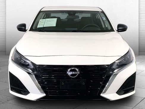 Used 2025 Nissan Altima 2.5 SV FWD image 2