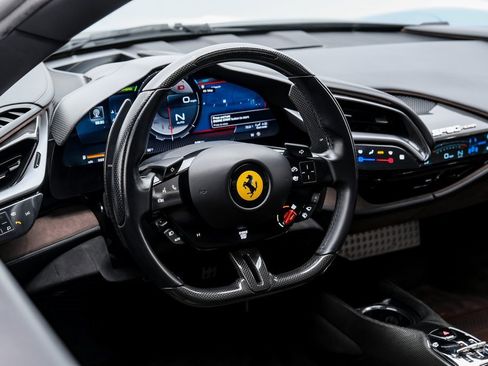 Used 2022 Ferrari SF90 Spider image 12