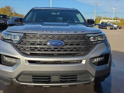 Used 2022 Ford Explorer XLT w/ Equipment Group 202A image 2