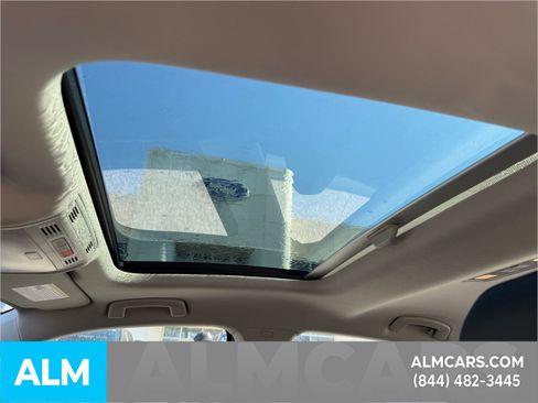 Used 2024 Volkswagen Jetta SE w/ Panoramic Sunroof Package image 13