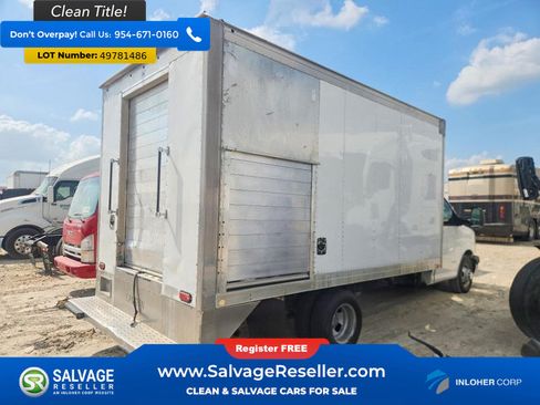 Used 2016 Chevrolet Express 4500 RWD image 4