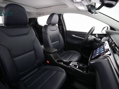 Used 2022 Chevrolet Bolt EUV Premier w/ Launch Edition image 8