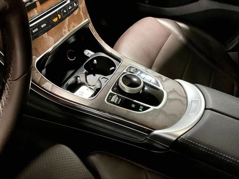 Used 2018 Mercedes-Benz GLC 300 4MATIC image 16