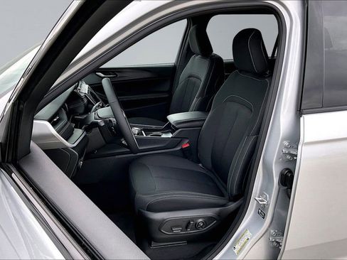New 2026 Jeep Grand Cherokee L 4WD image 3