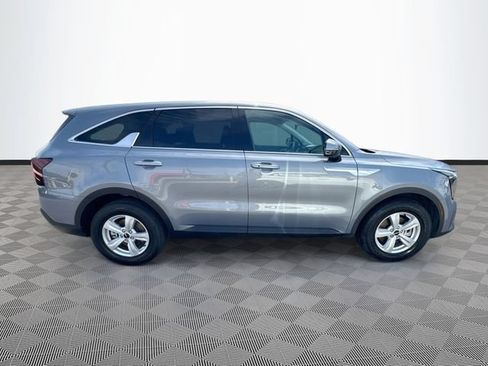 Used 2024 Kia Sorento LX FWD image 8