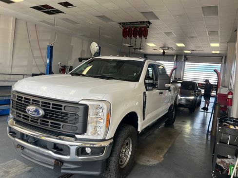 Used 2023 Ford F250 XL w/ XL Driver Assist Package AWD/4WD image 1