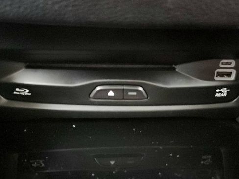 Used 2023 Chrysler Pacifica Limited w/ Uconnect Theater Family Group AWD/4WD image 36