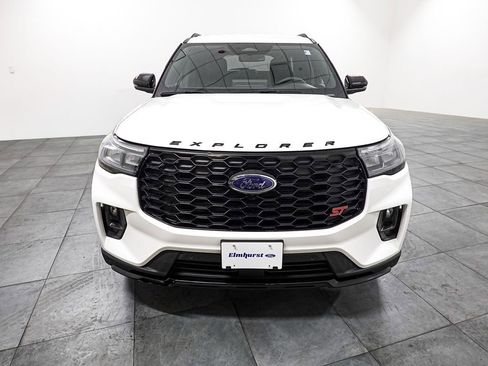 Used 2025 Ford Explorer ST image 2