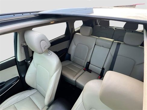 Used 2018 Hyundai Santa Fe SE image 23