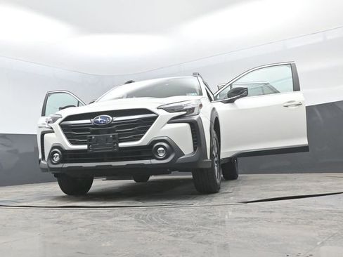 Used 2025 Subaru Outback Premium image 28