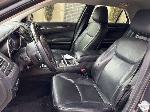 Used 2018 Chrysler 300 Limited w/ Harman/Kardon Audio Group image 16