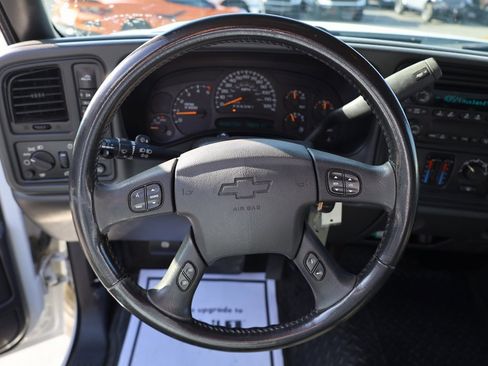 Used 2006 Chevrolet Silverado 2500 LT w/ Heavy-Duty Power Package image 13