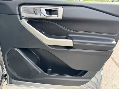 Used 2022 Ford Explorer Limited w/ Equipment Group 301A image 26