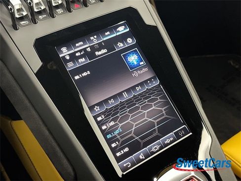 Used 2021 Lamborghini Huracan EVO image 19