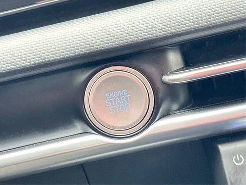 Certified 2025 Hyundai Tucson SE image 30