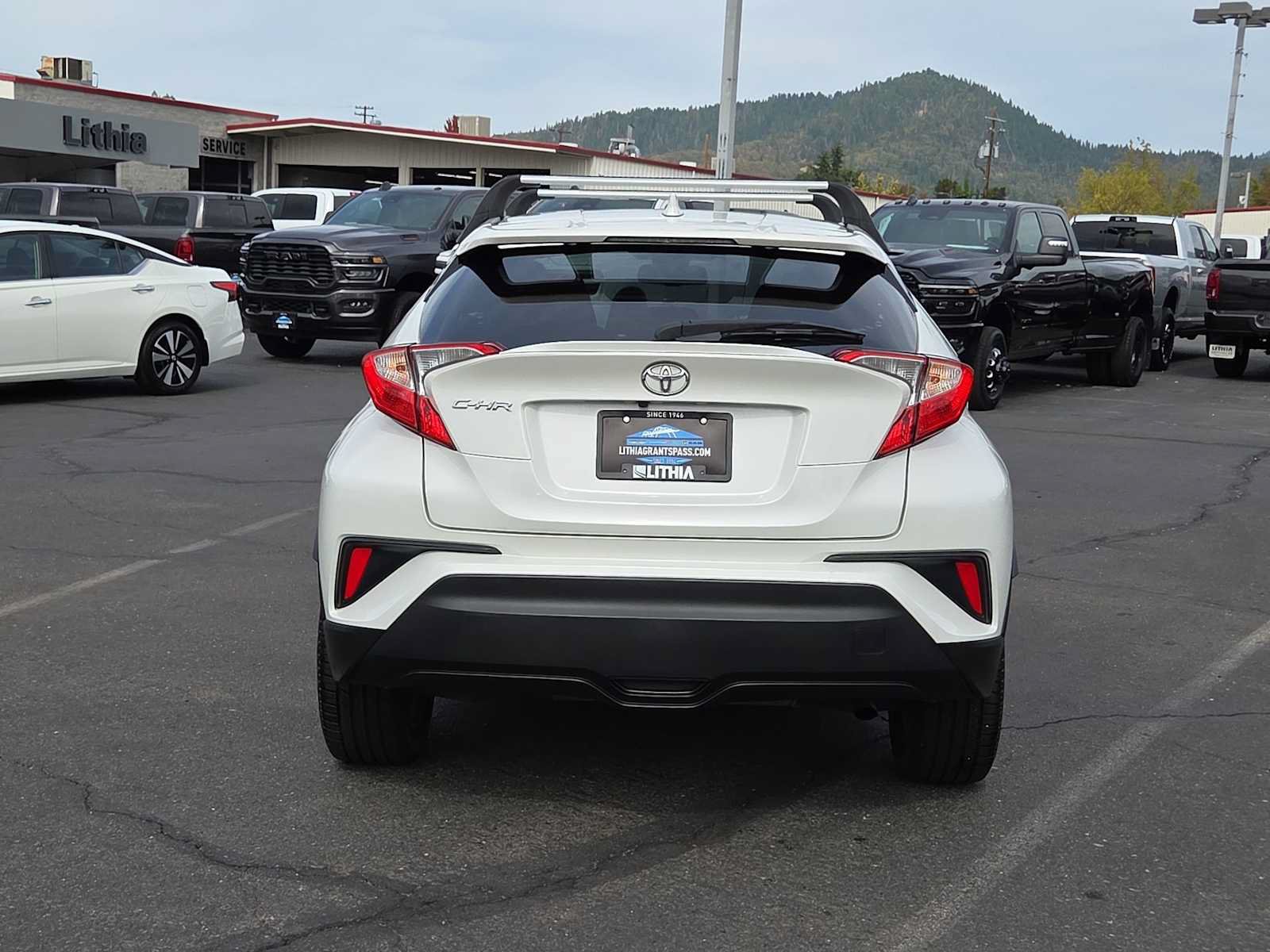 Used 2018 Toyota C-HR XLE FWD image 13