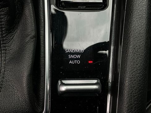 Used 2025 Jeep Compass Latitude image 23