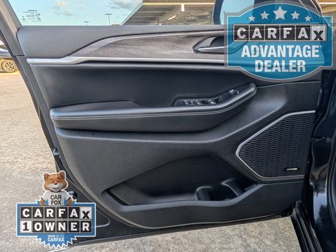 Used 2023 Jeep Grand Cherokee Limited w/ Luxury Tech Group II AWD/4WD image 18