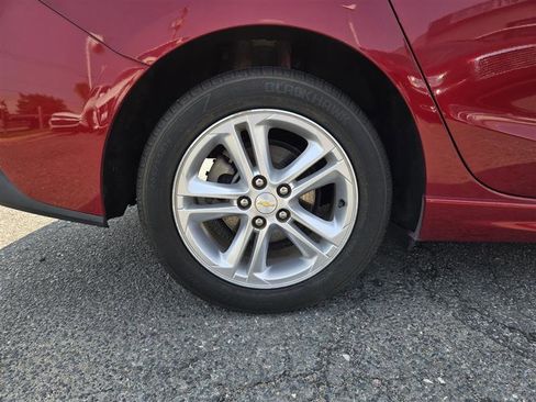 Used 2018 Chevrolet Cruze LT w/ Convenience Package image 11