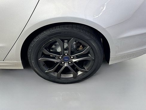 Used 2018 Ford Fusion SE w/ Equipment Group 601A FWD image 28