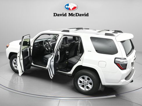 Used 2022 Toyota 4Runner SR5 Premium w/ Moonroof Package image 9