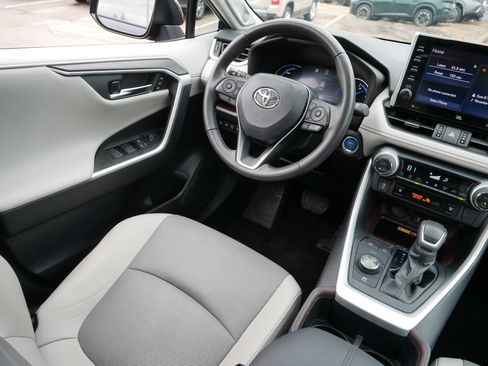 Used 2022 Toyota RAV4 Limited image 9
