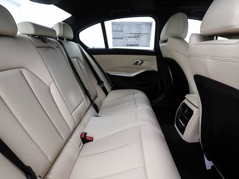 Used 2025 BMW 330i xDrive Sedan w/ Convenience Package image 28