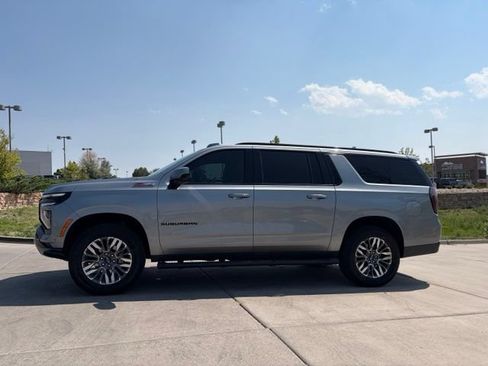 Used 2025 Chevrolet Suburban Z71 AWD/4WD image 4