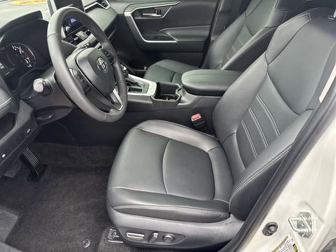 Used 2024 Toyota RAV4 XLE Premium image 5