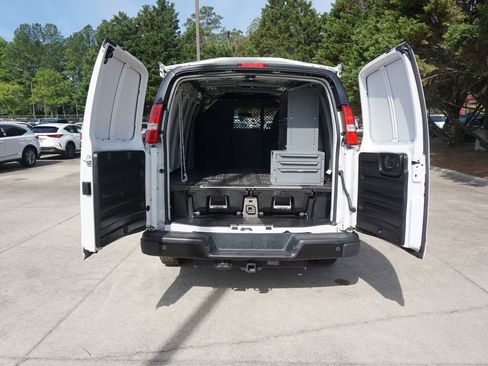 Used 2022 Chevrolet Express 2500 w/ Driver Convenience Package RWD image 10