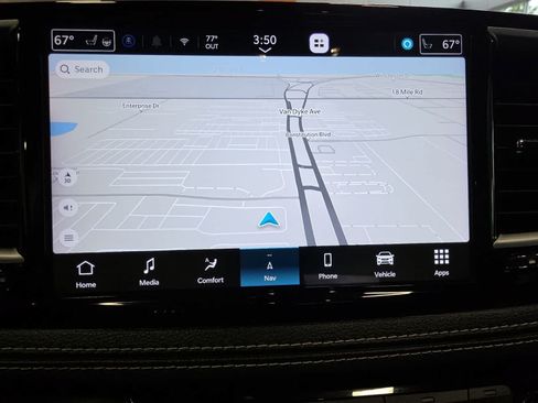 Used 2026 Chrysler Pacifica Limited FWD image 28