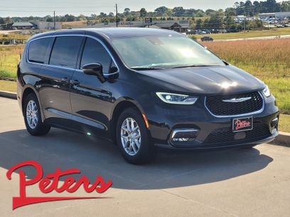 New 2025 Chrysler Pacifica Select