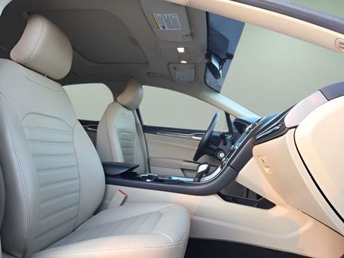 Used 2015 Ford Fusion SE w/ Equipment Group 202A image 16