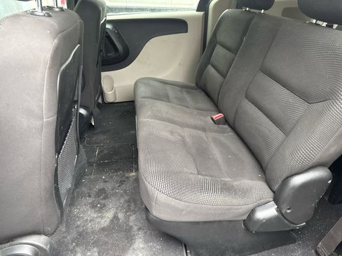 Used 2020 Dodge Grand Caravan SE w/ UConnect Hands-Free Group image 7