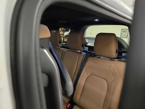 New 2026 Land Rover Defender 110 X-Dynamic SE image 18