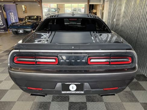 Used 2015 Dodge Challenger R/T image 5
